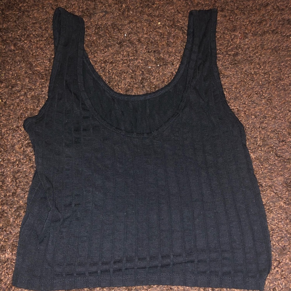 Black tank top crop top in good condition